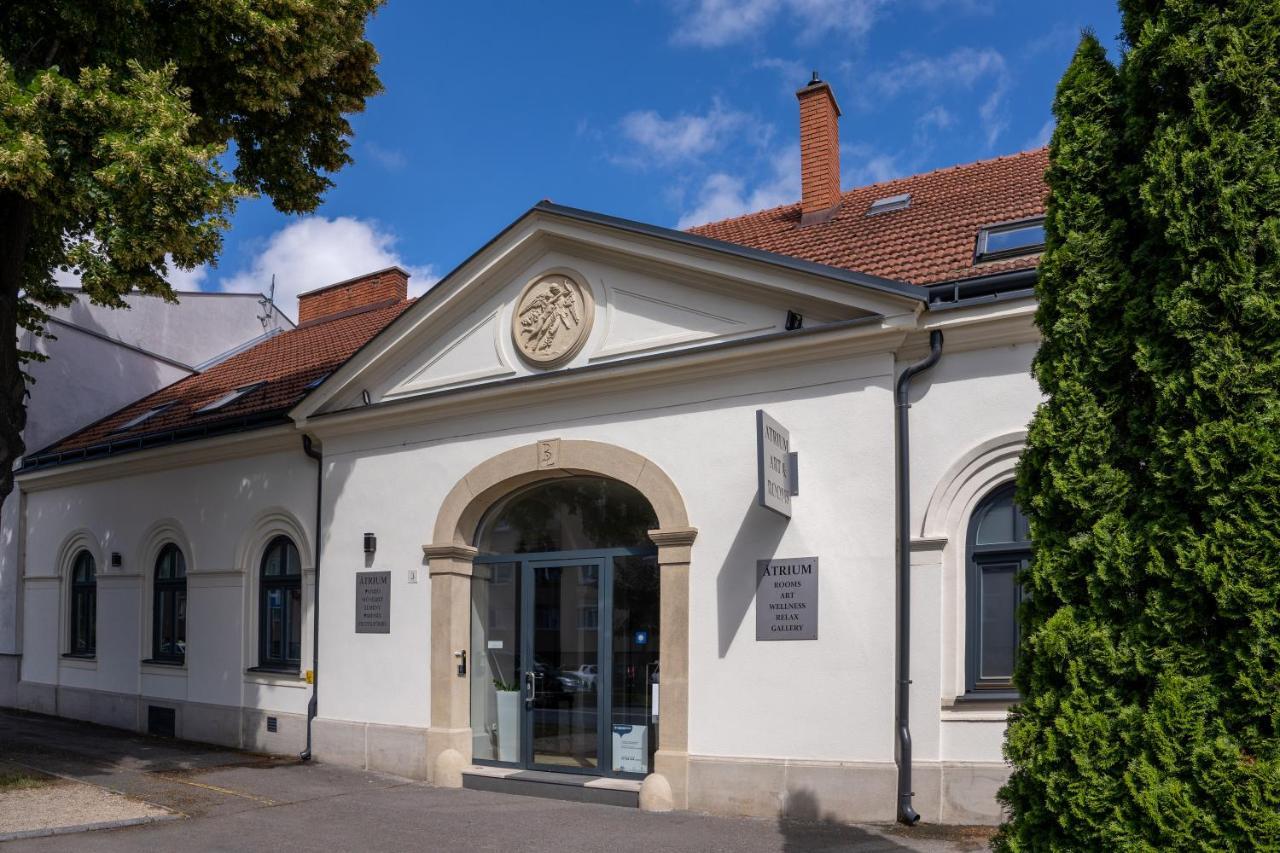 Atrium Rooms & Cafe Sopron Exterior photo