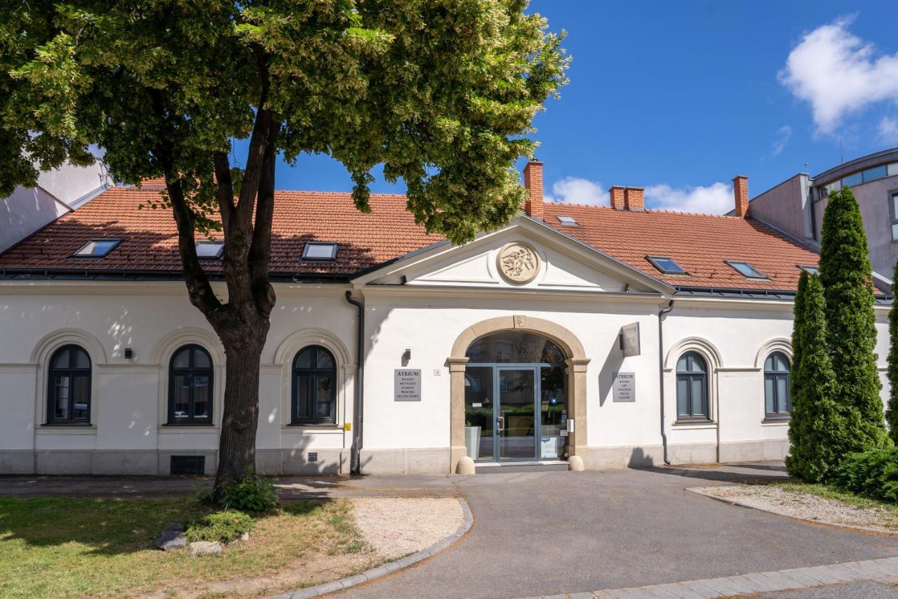 Atrium Rooms & Cafe Sopron Exterior photo