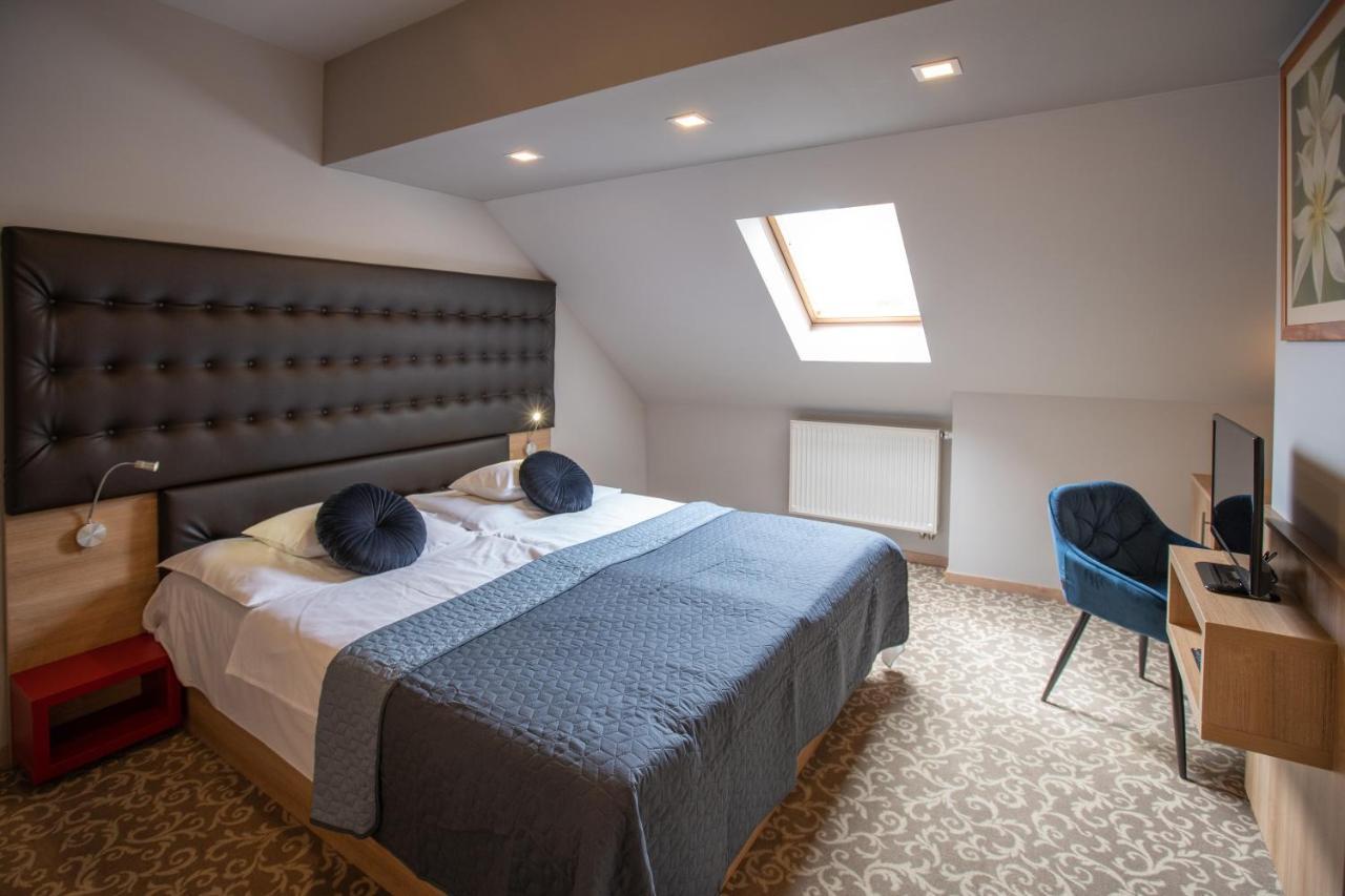 Atrium Rooms & Cafe Sopron Exterior photo