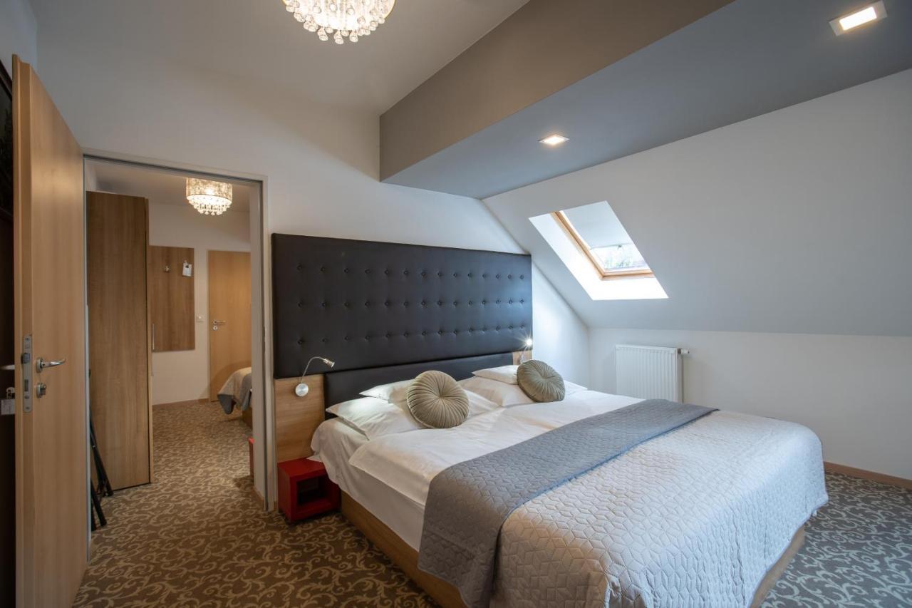 Atrium Rooms & Cafe Sopron Exterior photo