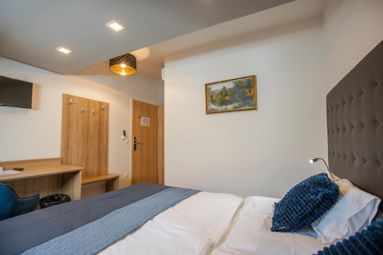 Atrium Rooms & Cafe Sopron Exterior photo