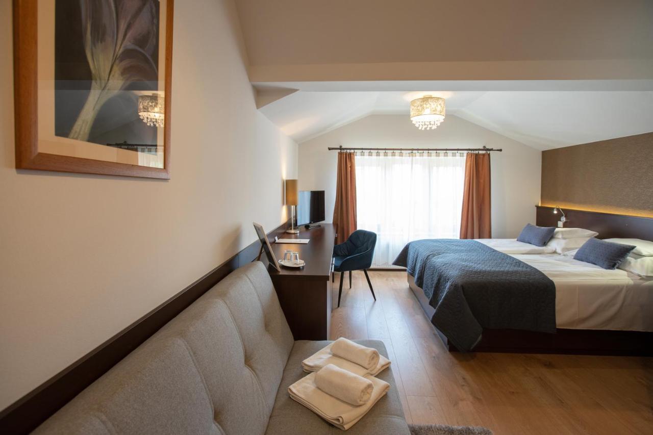 Atrium Rooms & Cafe Sopron Exterior photo